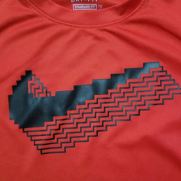 Nike Dri-Fit Medium (youth) Shirt - Picture 2 of 4